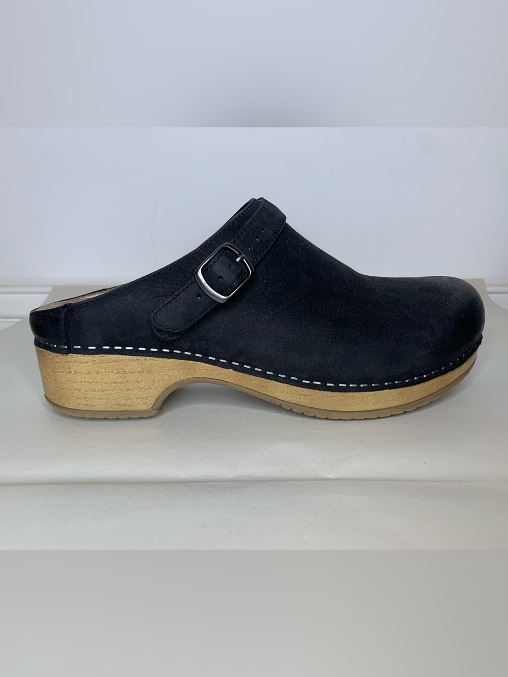 Dansko Berry Clog with swivel strap. Black nubuck, size 39 (US8.5). Pre-owned.